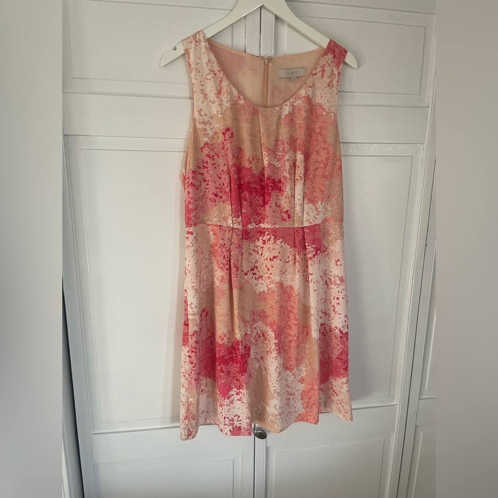 Beautiful loft dress! No longer fits, so hoping someone else can enjoy!